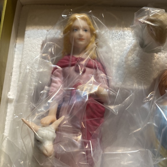 Lenox Renaissance Nativity.  Ren. Children of Bethlehem - Picture 6 of 7